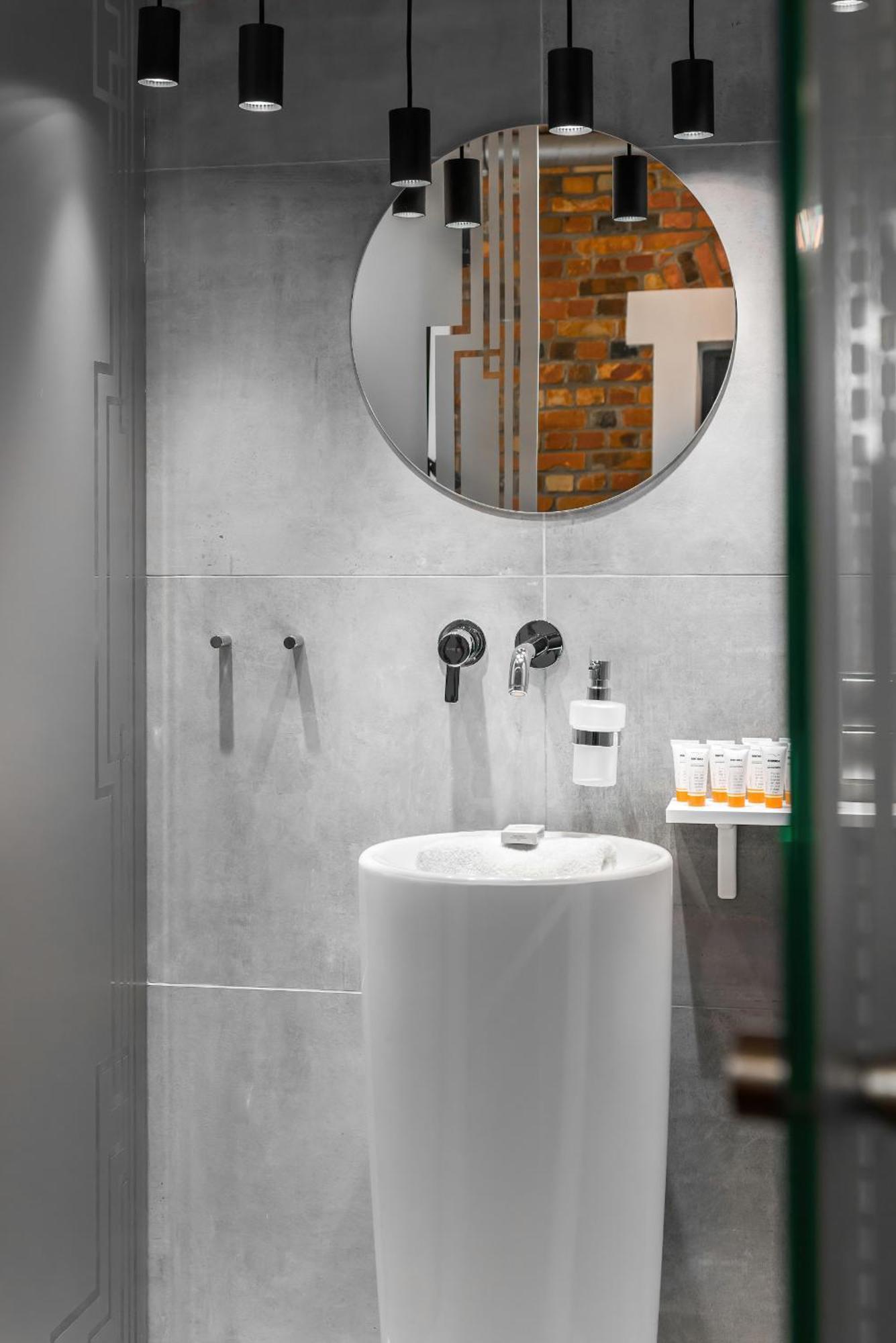 Level -1 Loft Apartments City Center By Renters พอซนาน ภายนอก รูปภาพ